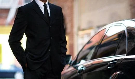 Tevreden klanten die hun ervaringen delen over de taxi service in Almere.